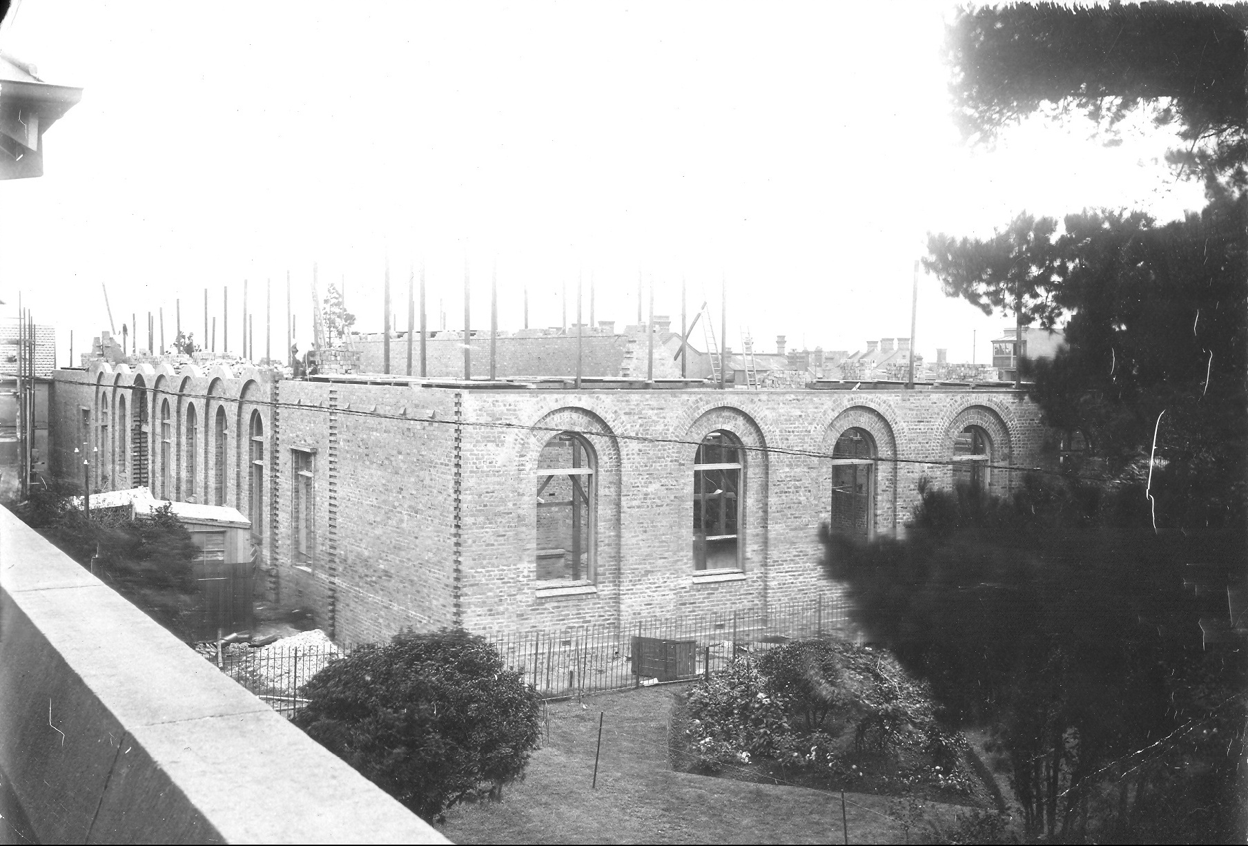 ZOOLOGY BUILDING BEING CONSTRUCTED