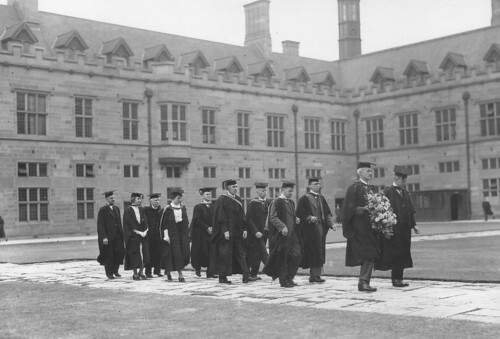 LECTURER'S ASSOCIATION PROCESSING THROUGH QUADRANGLE TO LAY WREATH AT HONOUR ROLLS